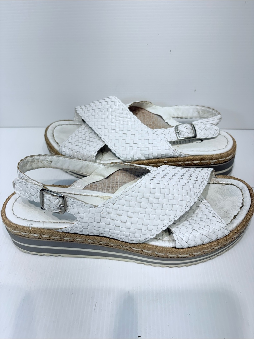 La CANADIENNE White Woven Slingback Platform Sandals - Size 8/8.5 (EU 39)